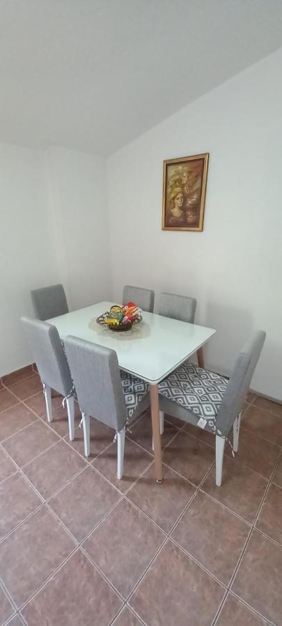 באר Apartments Kalamperovic מראה חיצוני תמונה